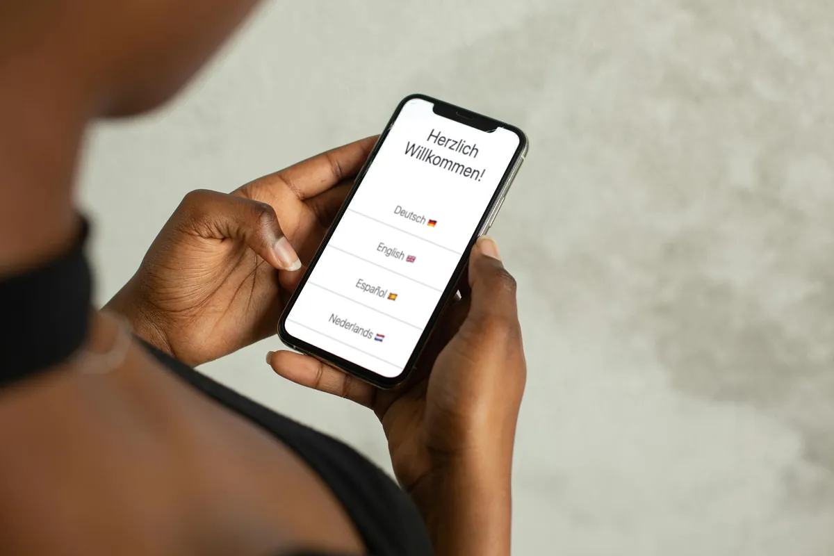 Sprachauswahl in explario: Besucher wählen die Sprache des Exponattextes am Smartphone